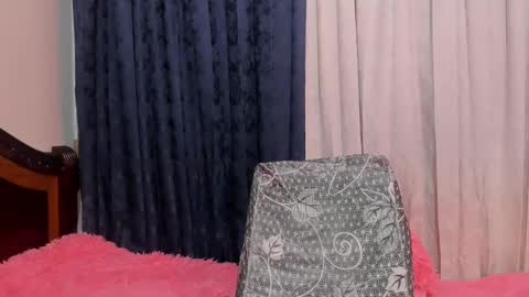 Snapshot of rachel_dubois chatting on 01/12/25, 01:00 Rachel online show from 01/12/25, 01:00