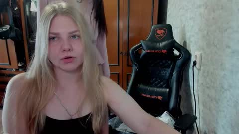 Snapshot of rachel_sharp chatting on 09/29/25, 10:20 Make me cum online show from 09/29/25, 10:20