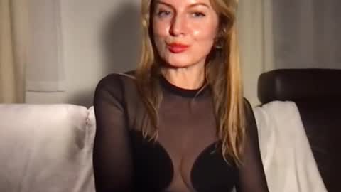 Snapshot of rachelldelicious chatting on 12/11/24, 05:26 Rachel online show from 12/11/24, 05:26
