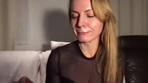 Snapshot of rachelldelicious chatting on 12/12/24, 08:43 Rachel online show from 12/12/24, 08:43