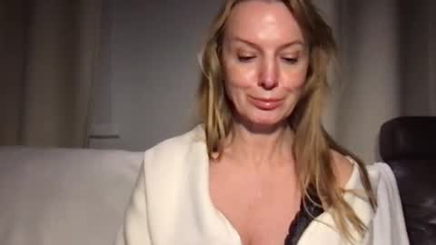 Snapshot of rachelldelicious chatting on 01/02/25, 04:24 Rachel online show from 01/02/25, 04:24