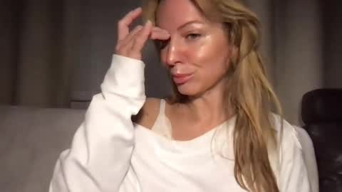 Snapshot of rachelldelicious chatting on 01/07/25, 06:16 Rachel online show from 01/07/25, 06:16