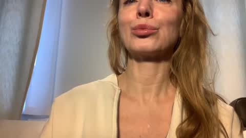 Snapshot of rachelldelicious chatting on 01/15/25, 07:59 Rachel online show from 01/15/25, 07:59