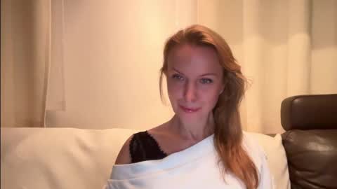 Snapshot of rachelldelicious chatting on 01/22/25, 04:33 Rachel online show from 01/22/25, 04:33