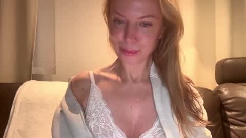 Snapshot of rachelldelicious chatting on 01/25/25, 06:34 Rachel online show from 01/25/25, 06:34