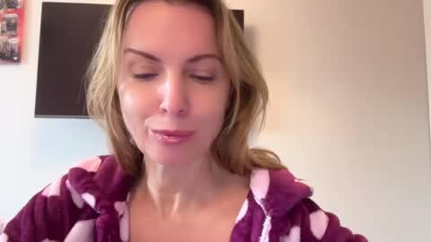 Snapshot of rachelldelicious chatting on 02/14/25, 09:56 Rachel online show from 02/14/25, 09:56