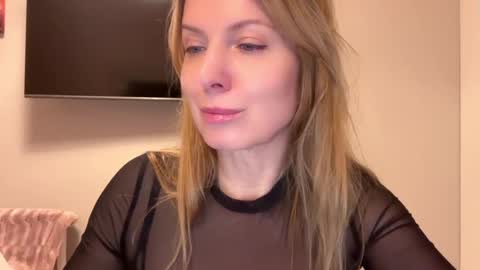 Snapshot of rachelldelicious chatting on 02/14/25, 04:31 Rachel online show from 02/14/25, 04:31