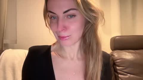 Snapshot of rachelldelicious chatting on 02/17/25, 09:30 Rachel online show from 02/17/25, 09:30