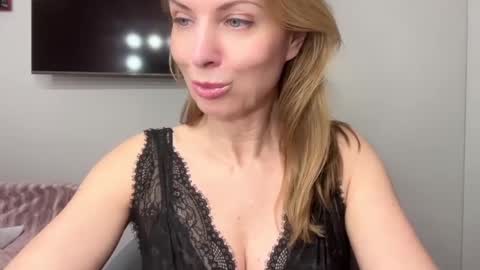 Snapshot of rachelldelicious chatting on 02/21/25, 10:26 Rachel online show from 02/21/25, 10:26