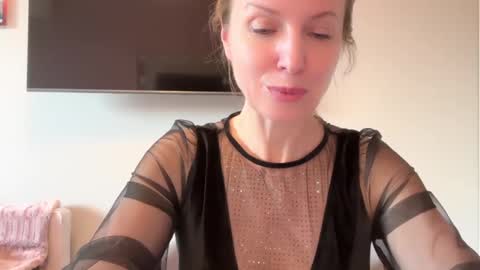 Snapshot of rachelldelicious chatting on 03/05/25, 01:39 Rachel online show from 03/05/25, 01:39
