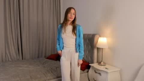 Snapshot of rachellhorta chatting on 11/19/25, 07:36 Kaylee online show from 11/19/25, 07:36