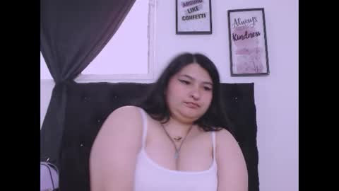 Snapshot of radiantgoddes chatting on 10/17/25, 05:04 radiantgoddes online show from 10/17/25, 05:04