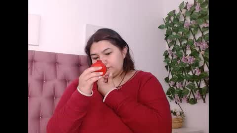 Snapshot of radiantgoddes chatting on 11/18/25, 01:04 radiantgoddes online show from 11/18/25, 01:04