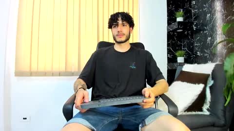 R A F A E L online show from 11/07/25, 09:04