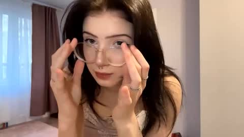 Snapshot of rafaelaloghry chatting on 11/12/25, 10:04 Riya online show from 11/12/25, 10:04