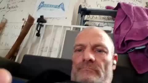 Snapshot of ragingzef69 chatting on 12/23/24, 01:40 Bigthickdickinvic online show from 12/23/24, 01:40