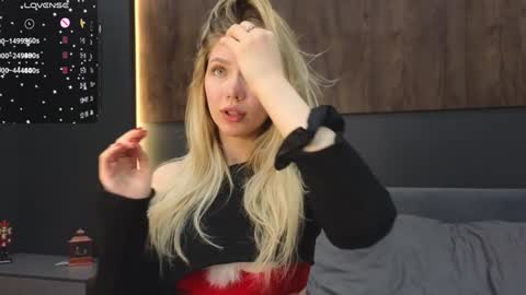 Snapshot of rainauge chatting on 12/29/24, 08:15 Lisa online show from 12/29/24, 08:15