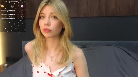 Snapshot of rainauge chatting on 02/15/25, 08:33 Lisa online show from 02/15/25, 08:33