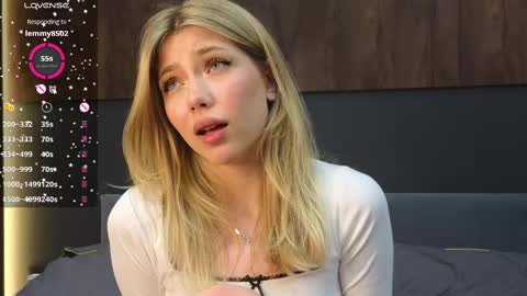 Snapshot of rainauge chatting on 02/20/25, 10:59 Lisa online show from 02/20/25, 10:59