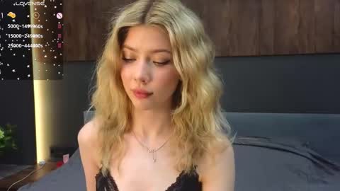 Snapshot of rainauge chatting on 02/21/25, 08:49 Lisa online show from 02/21/25, 08:49