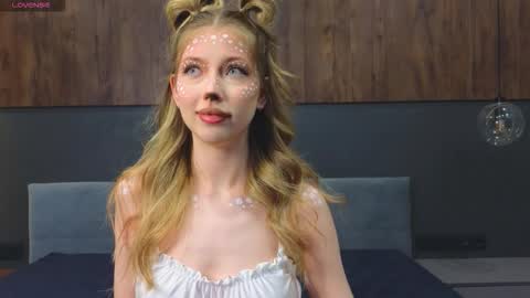 Snapshot of rainauge chatting on 10/30/25, 09:04 Lisa online show from 10/30/25, 09:04