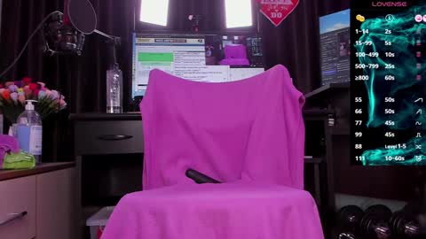Snapshot of raissa_sky26 chatting on 12/10/24, 02:48 Laura online show from 12/10/24, 02:48