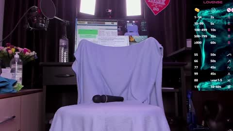 Snapshot of raissa_sky26 chatting on 01/02/25, 02:54 Laura online show from 01/02/25, 02:54