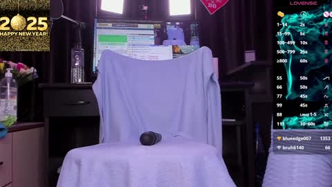 Snapshot of raissa_sky26 chatting on 01/05/25, 08:43 Laura online show from 01/05/25, 08:43