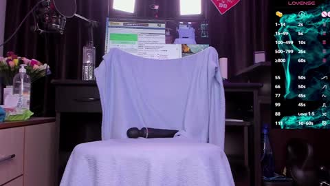Snapshot of raissa_sky26 chatting on 01/06/25, 02:37 Laura online show from 01/06/25, 02:37