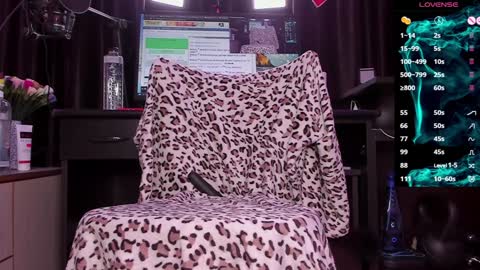 Snapshot of raissa_sky26 chatting on 01/19/25, 02:36 Laura online show from 01/19/25, 02:36