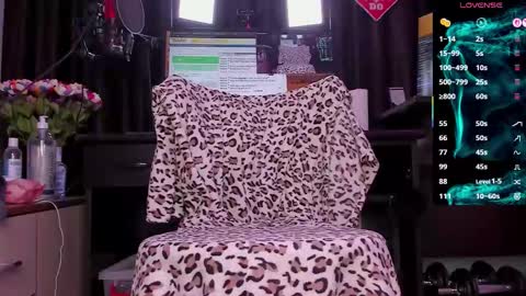 Snapshot of raissa_sky26 chatting on 09/17/25, 02:46 Laura online show from 09/17/25, 02:46