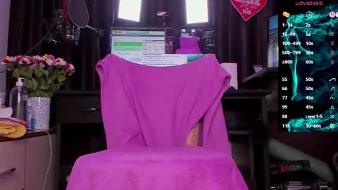 Snapshot of raissa_sky26 chatting on 09/29/25, 02:38 Laura online show from 09/29/25, 02:38