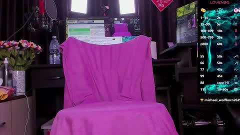 Snapshot of raissa_sky26 chatting on 09/30/25, 02:38 Laura online show from 09/30/25, 02:38