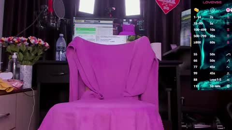 Snapshot of raissa_sky26 chatting on 10/01/25, 02:39 Laura online show from 10/01/25, 02:39