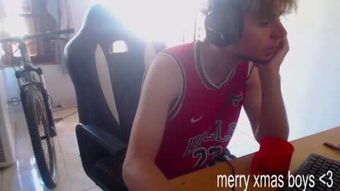 Snapshot of ramisexyloveyou chatting on 12/28/24, 12:45 Ramiro online show from 12/28/24, 12:45