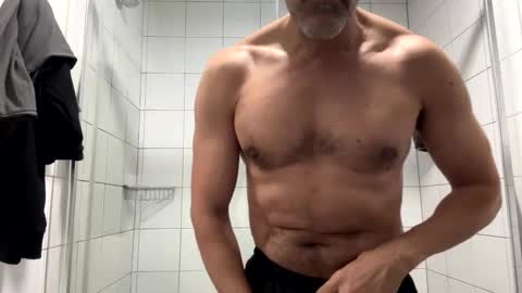 Snapshot of ramix95 chatting on 09/29/25, 05:29 ramix95 online show from 09/29/25, 05:29