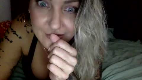 Snapshot of ramjetkel chatting on 10/17/25, 02:48 Mamakel online show from 10/17/25, 02:48