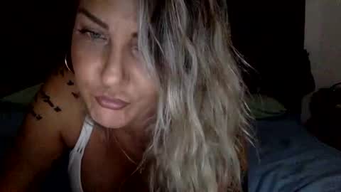 Snapshot of ramjetkel chatting on 10/24/25, 01:57 Mamakel online show from 10/24/25, 01:57