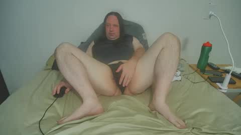Snapshot of rando1235 chatting on 10/03/25, 05:04 rando1235 online show from 10/03/25, 05:04