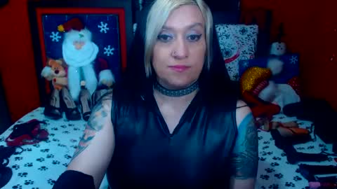 Snapshot of randymaturex01 chatting on 12/28/24, 05:23 Sonia online show from 12/28/24, 05:23