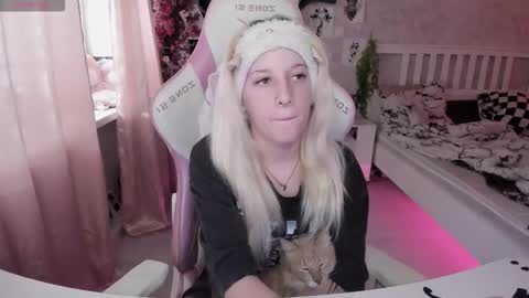 Rapunzel online show from 10/19/25, 01:34