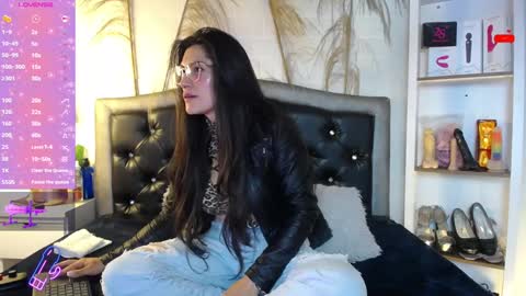 Snapshot of rapunzell__ chatting on 02/01/25, 12:58 Rapunzell online show from 02/01/25, 12:58