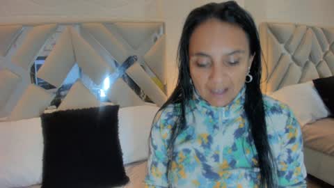 Snapshot of raquel_moore chatting on 02/03/25, 11:05 Raquel Moore online show from 02/03/25, 11:05
