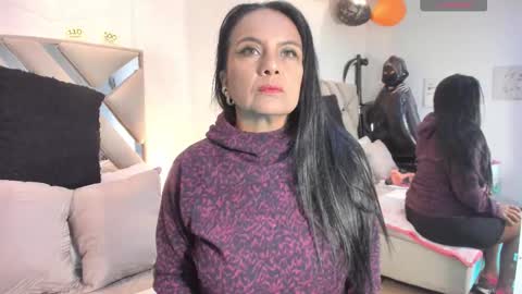 Raquel Moore  online show from 10/22/25, 11:54