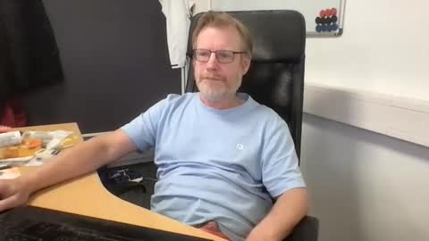 Raunchy me online show from 12/01/25, 02:33