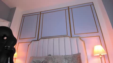 raven_jade_ online show from 02/21/25, 03:23