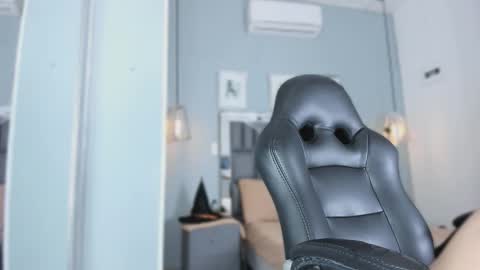 raven_jade_ online show from 11/01/25, 07:16