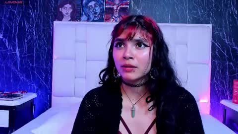 Snapshot of raven_roxx chatting on 10/18/25, 04:04 Raven 1030pm to 530am Colombia hour online show from 10/18/25, 04:04