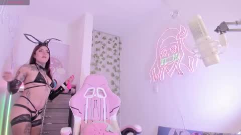 Snapshot of raven_sakura chatting on 10/24/25, 04:03 . online show from 10/24/25, 04:03