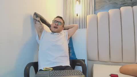 ravenandcody online show from 10/23/25, 04:23